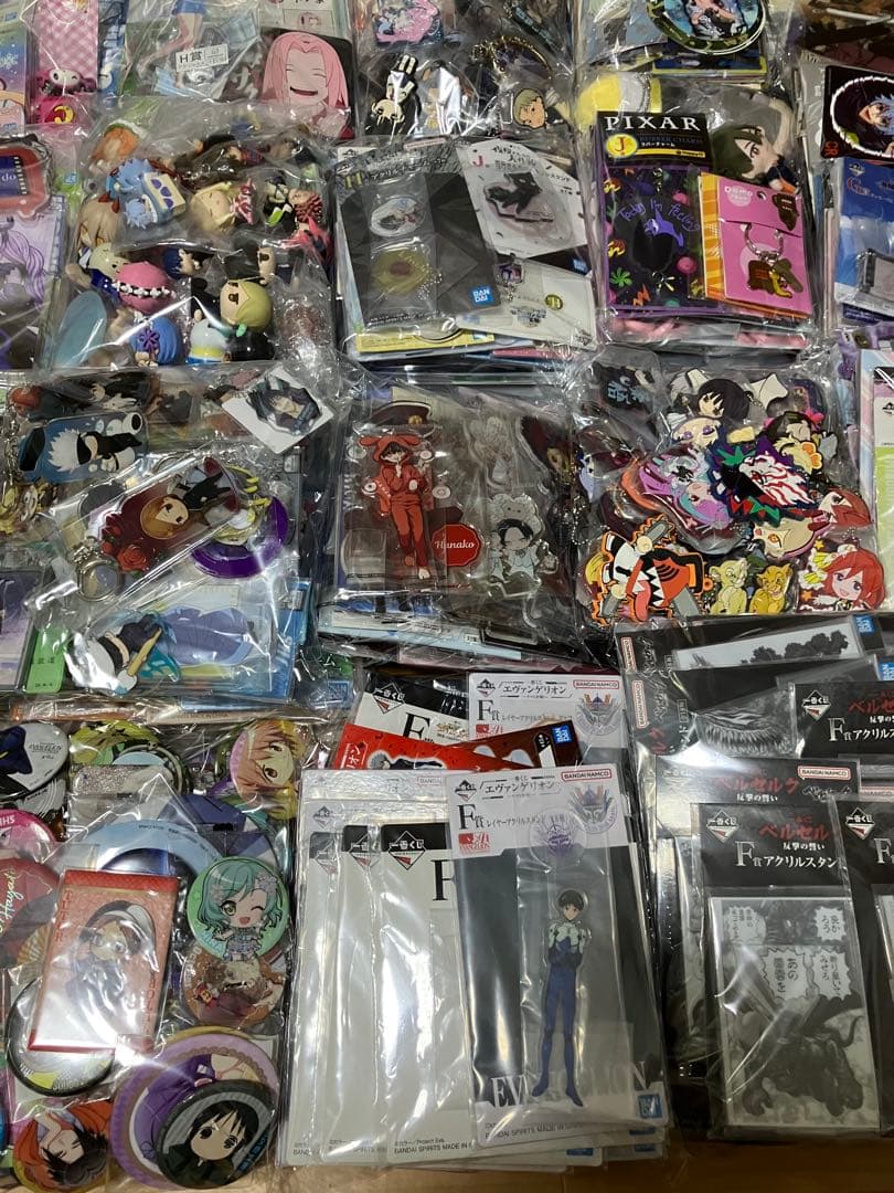 マンガ　アニメグッズ　まとめ売り　アクリルスタンド　缶バッジ　ラバーマスコット