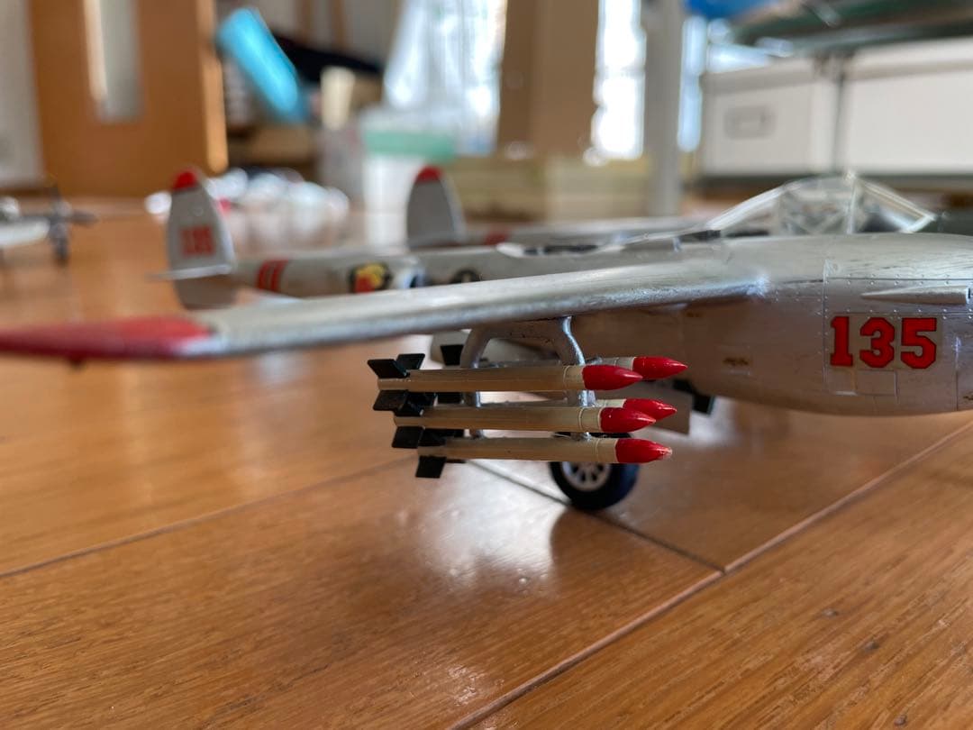 モノグラム1/48 P-38ライトニング アメリカ陸軍重戦闘機 プラモデル完成品