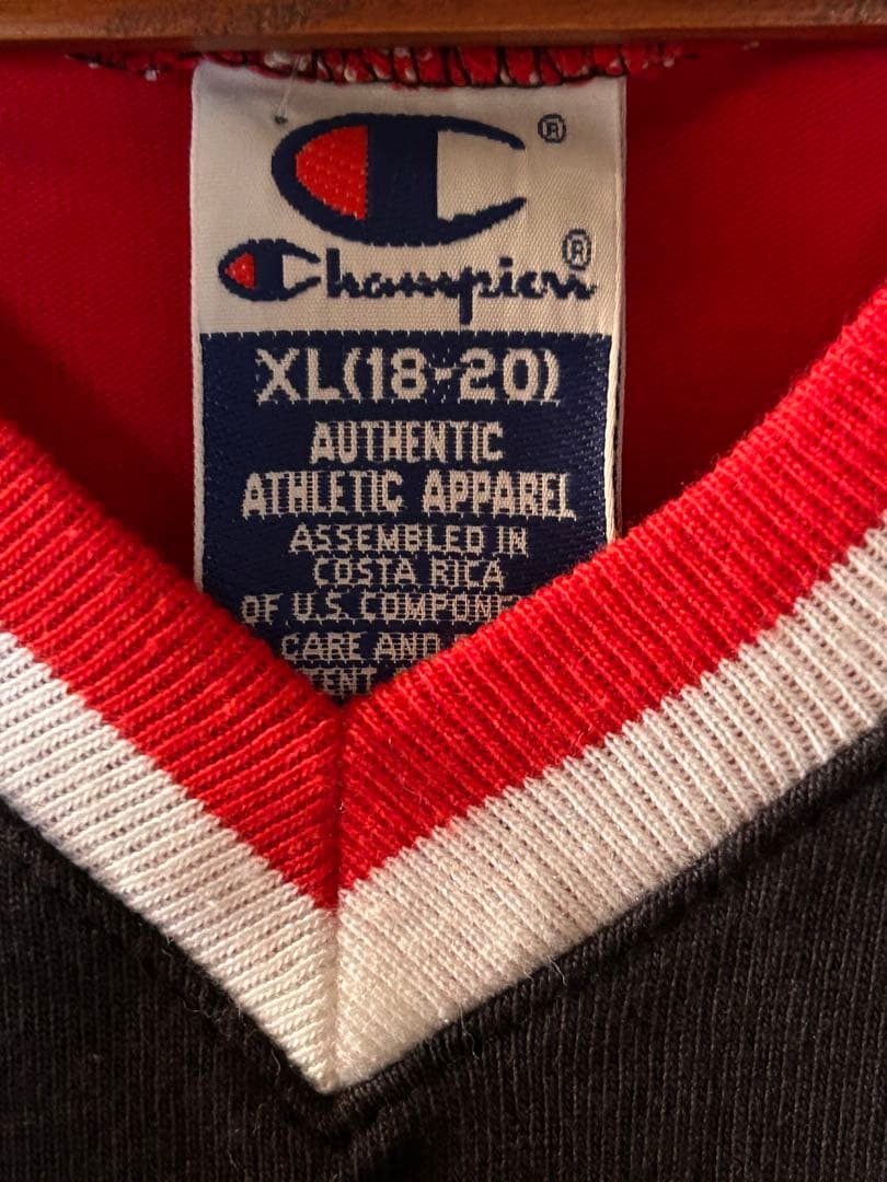 シカゴ・ブルズ Champion Vネック Lサイズ 新品タグ付き　ジャージ