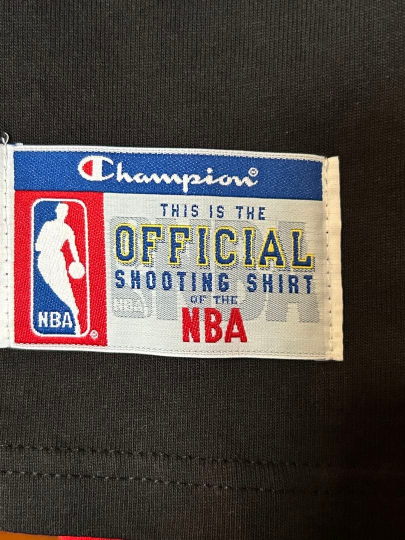 シカゴ・ブルズ Champion Vネック Lサイズ 新品タグ付き　ジャージ