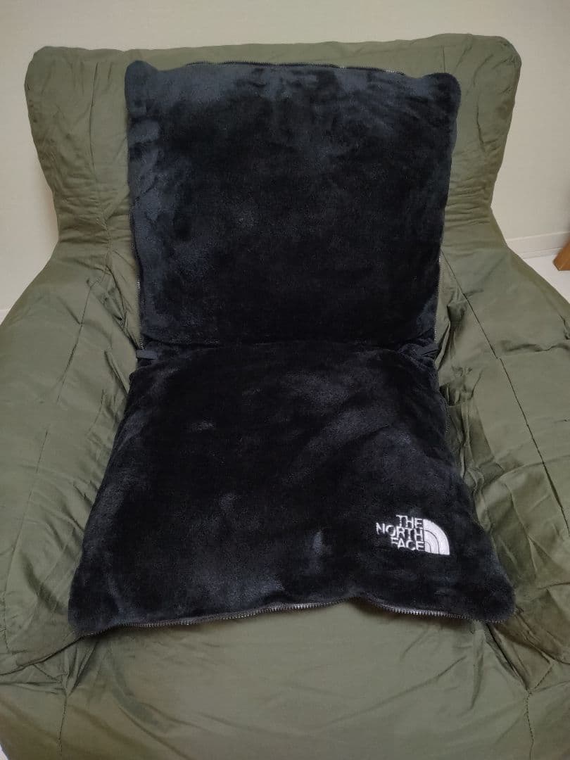 美品THE NORTH FACE ブラッククッション