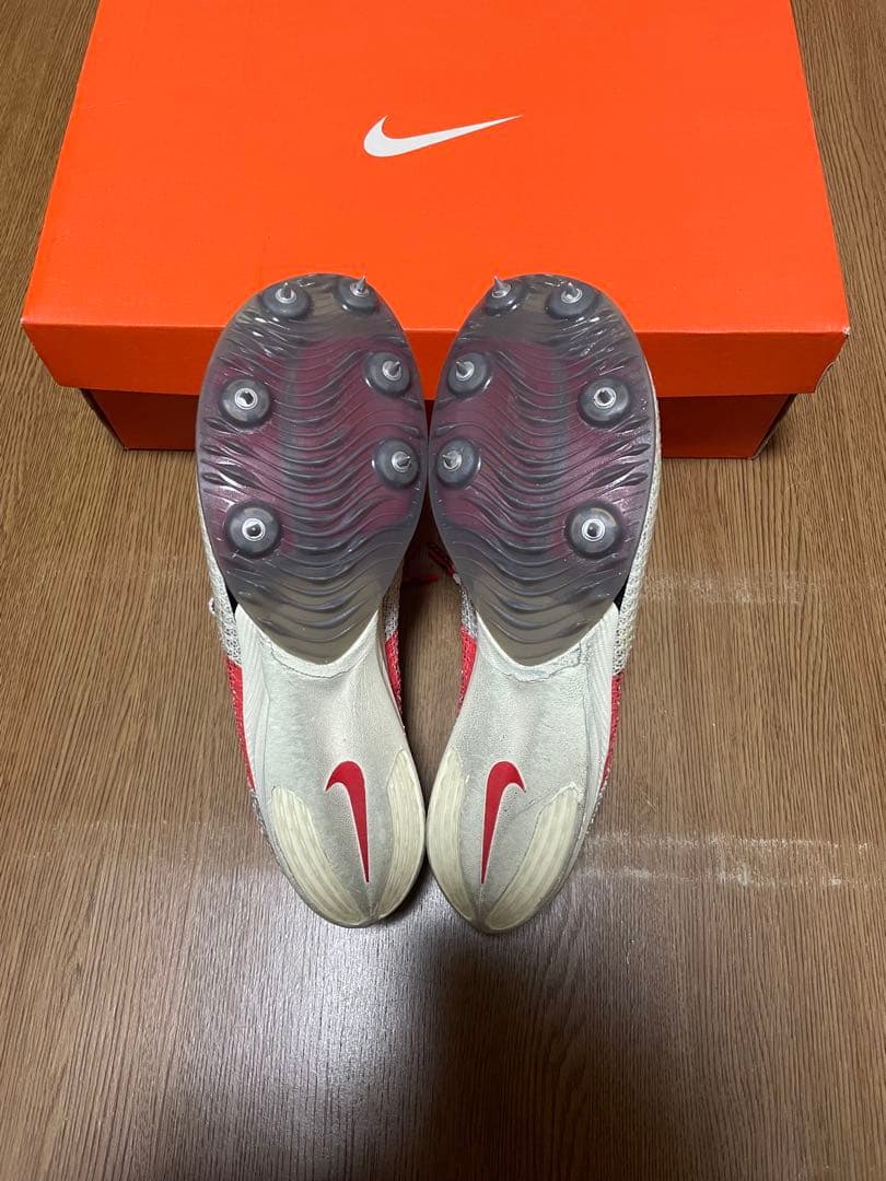 NIKEエアズームヴィクトリー　モアアップテンポ
