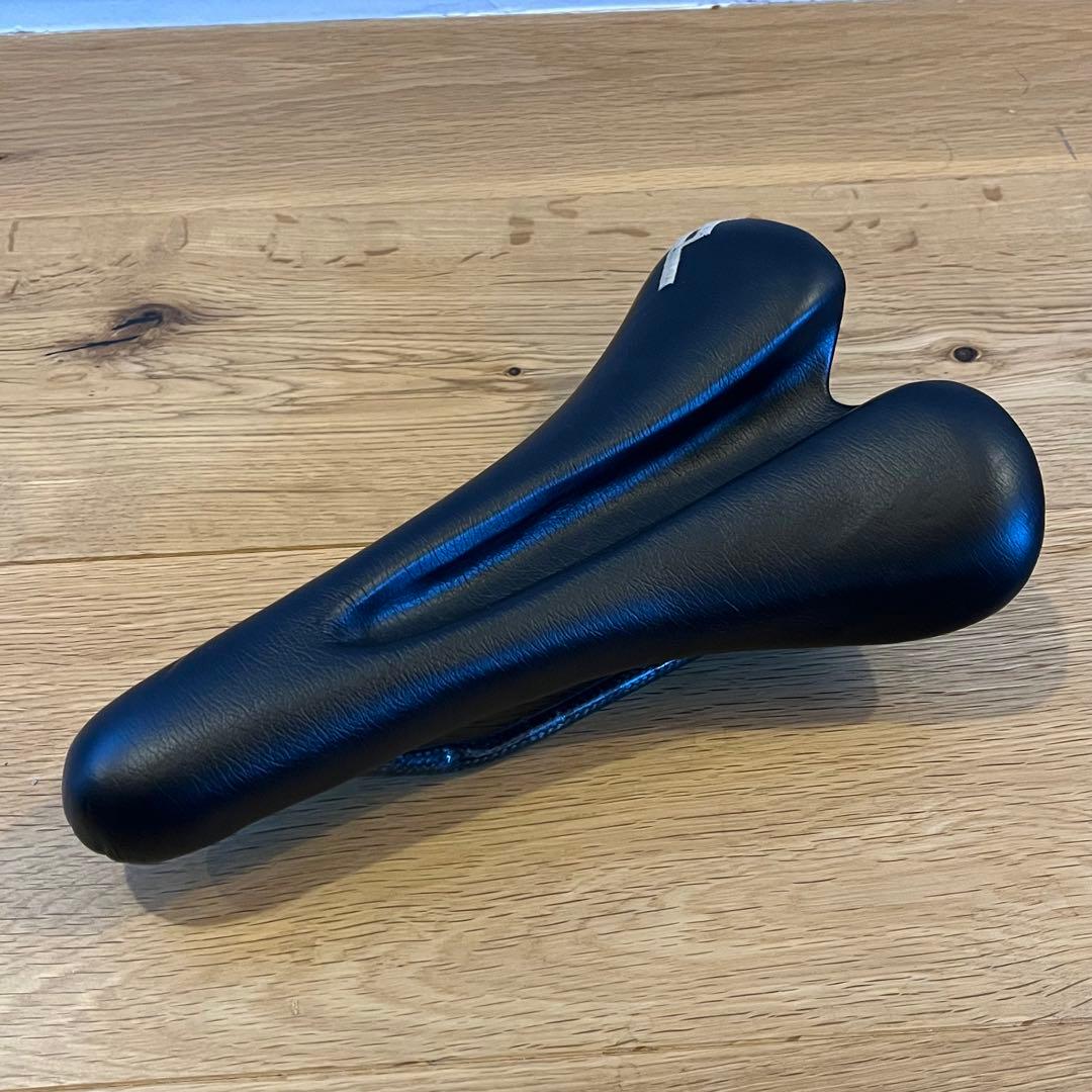 DASH CYCLES Stock Slate カーボンサドル