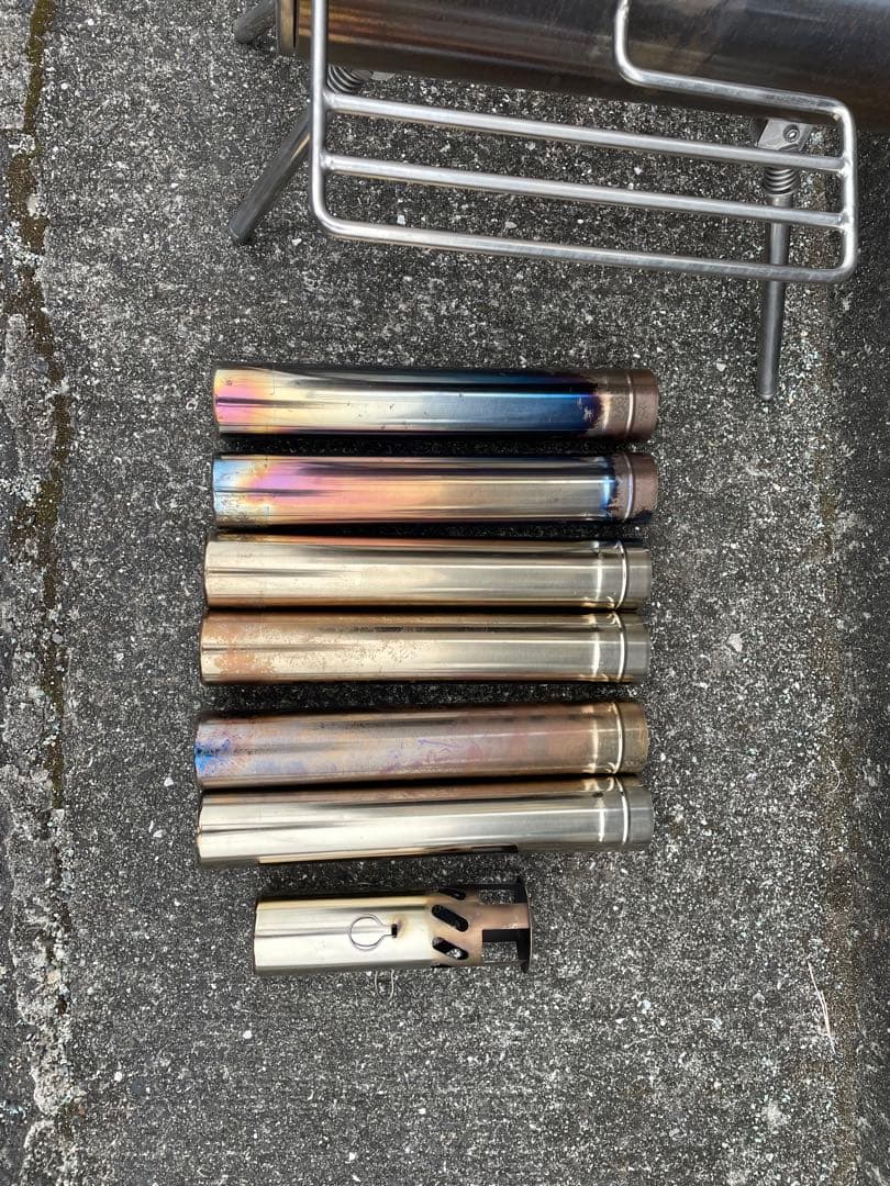 soomloom薪ストーブ、ハンギングラック付き。