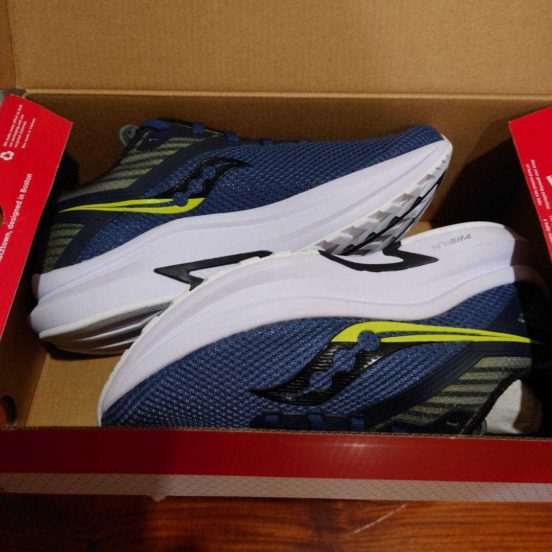 新品未使用　SAUCONY　アクソン　ユニセックススニーカー