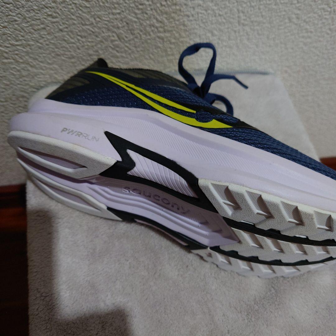新品未使用　SAUCONY　アクソン　ユニセックススニーカー