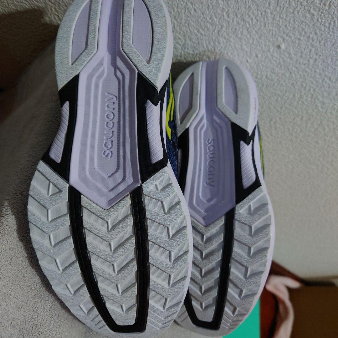 新品未使用　SAUCONY　アクソン　ユニセックススニーカー
