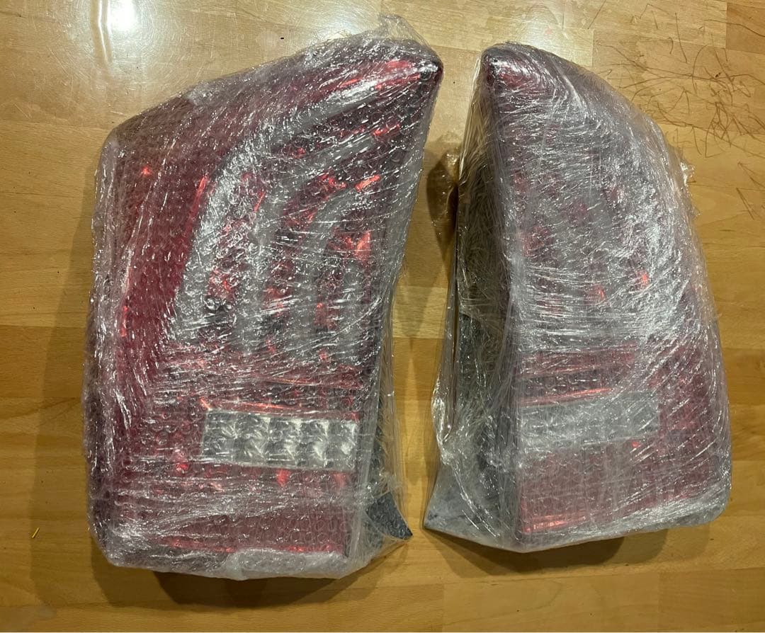 プリウス　30 ヴァレンティ　LED スモークテールランプ　左右セット