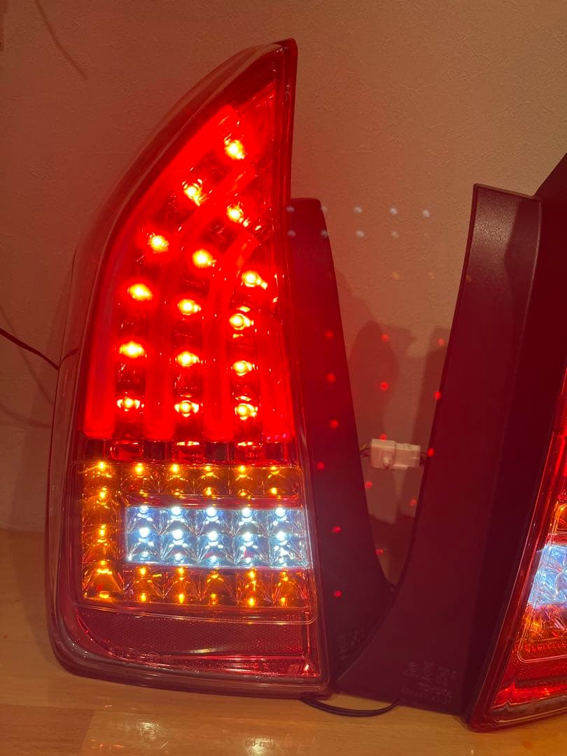 プリウス　30 ヴァレンティ　LED スモークテールランプ　左右セット