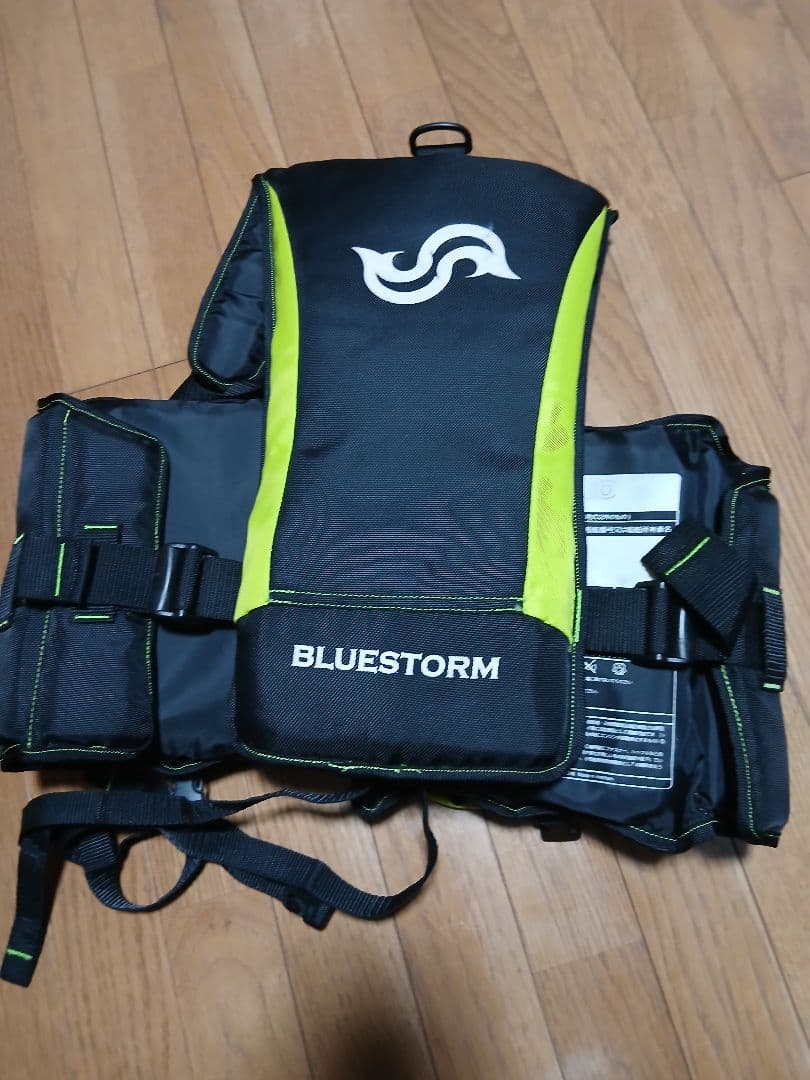BLUESTORM ライフジャケット ブラック/イエロー