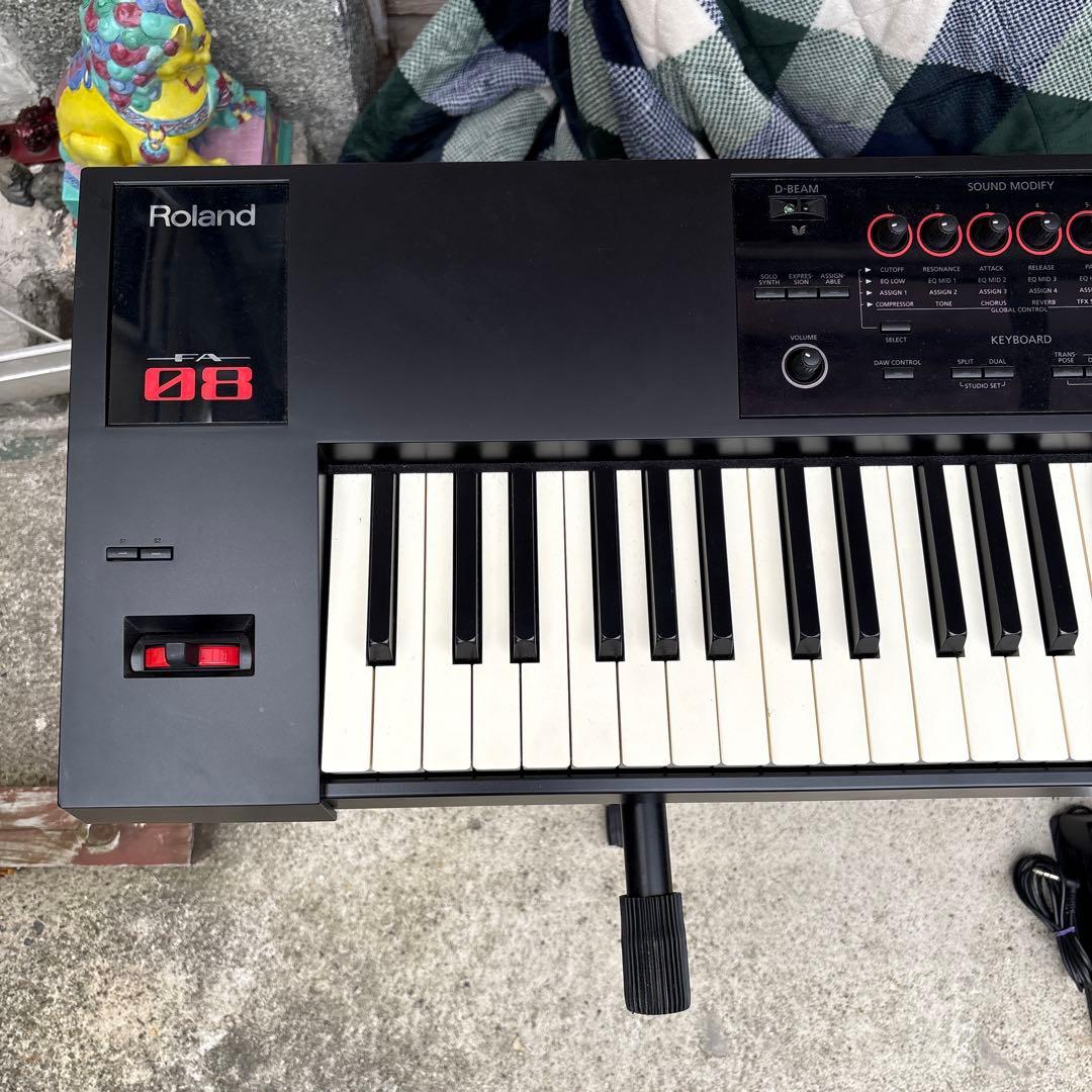 Roland FA08 シンセサイザー　キーボード　88鍵　音楽製作　鍵盤楽器