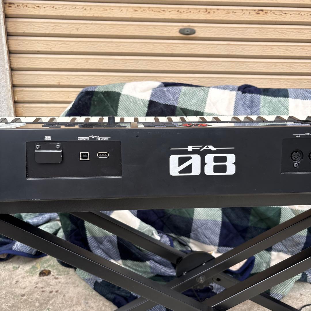 Roland FA08 シンセサイザー　キーボード　88鍵　音楽製作　鍵盤楽器