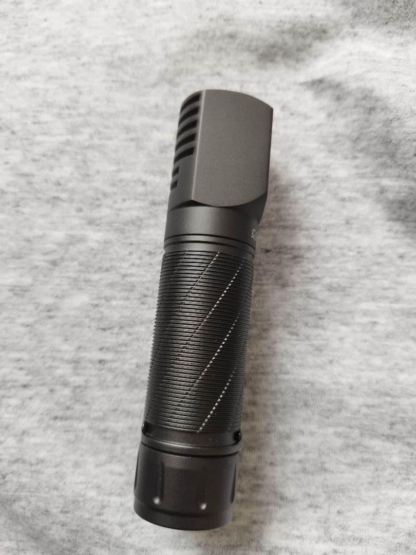 Convoy ヘッドランプ USB充電　日本製LED球使用　ニュートラル