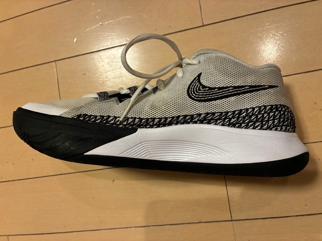 NIKE KYRIE（カイリー）FLYTRAPシリーズ