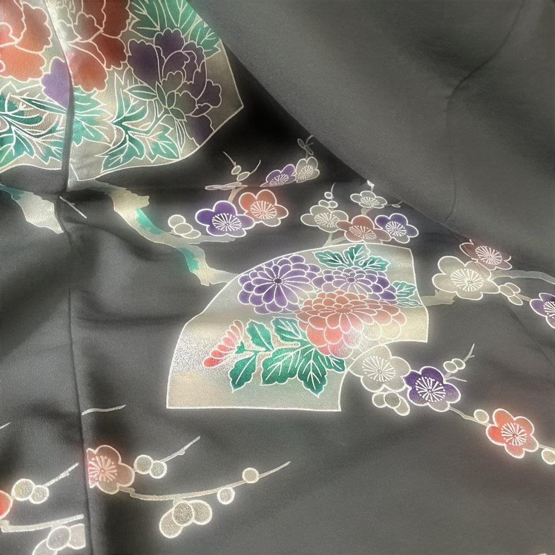 日本舞踊　大衆演劇　　裾引き　花柄刺繍の黒い踊り衣装