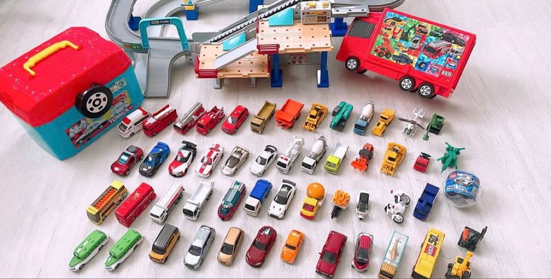 まとめ売り　トミカミニカー50台とレールセット　おまけ付き　収納BOX かるた