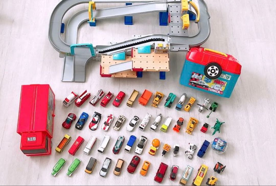 まとめ売り　トミカミニカー50台とレールセット　おまけ付き　収納BOX かるた