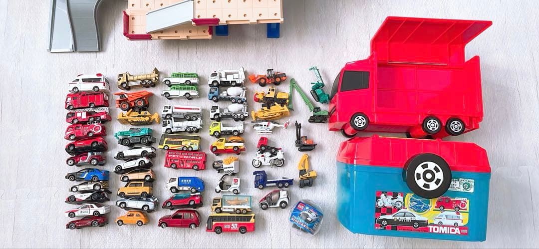 まとめ売り　トミカミニカー50台とレールセット　おまけ付き　収納BOX かるた