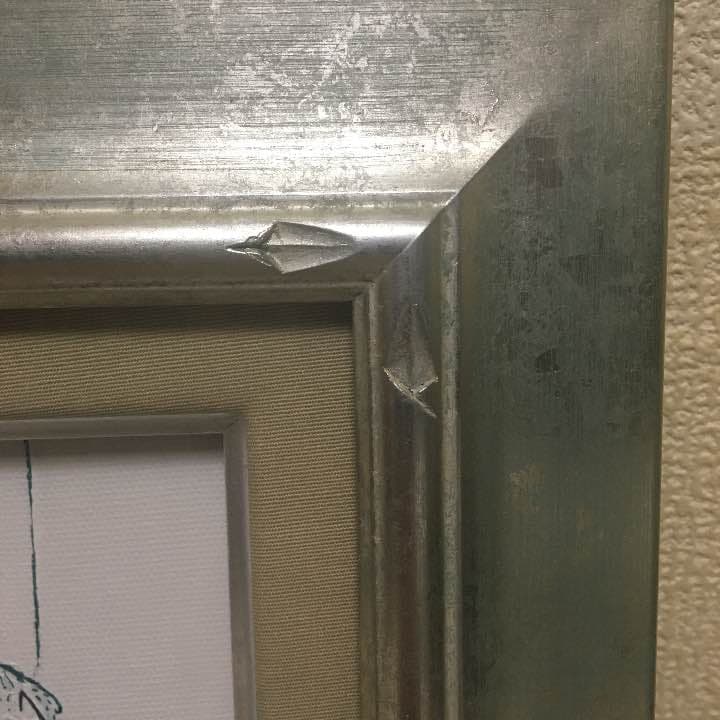 逃げるネコ