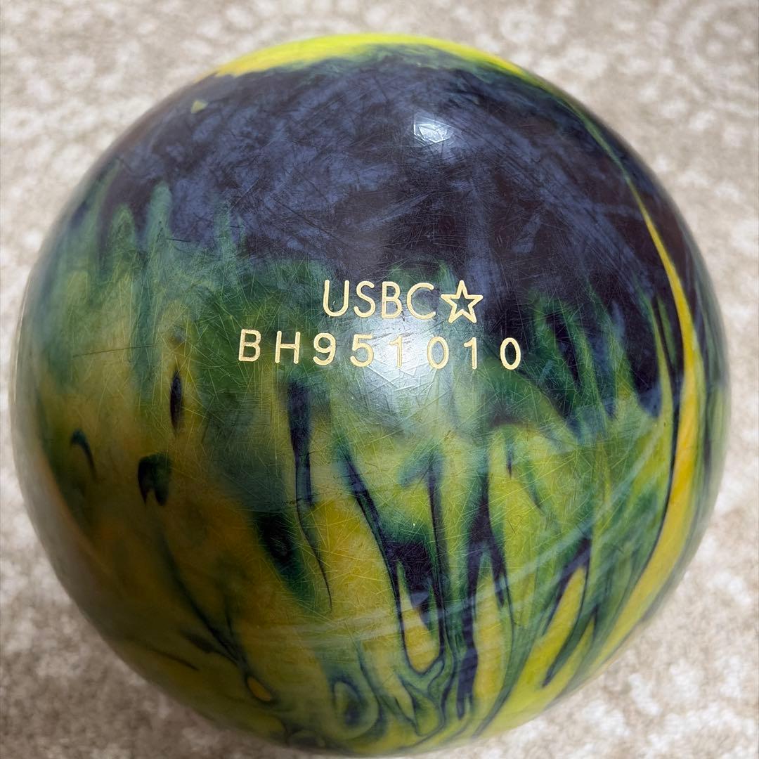 DV8 OUTCAST ボウリングボール