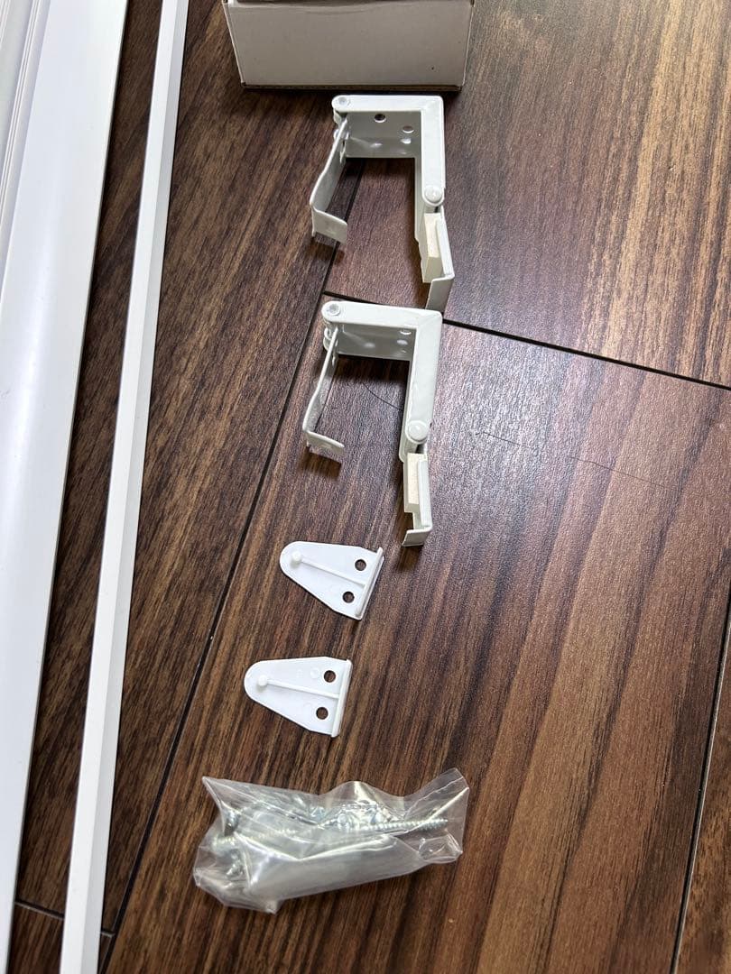 ブラインド　ホワイト　取り付け金具付き