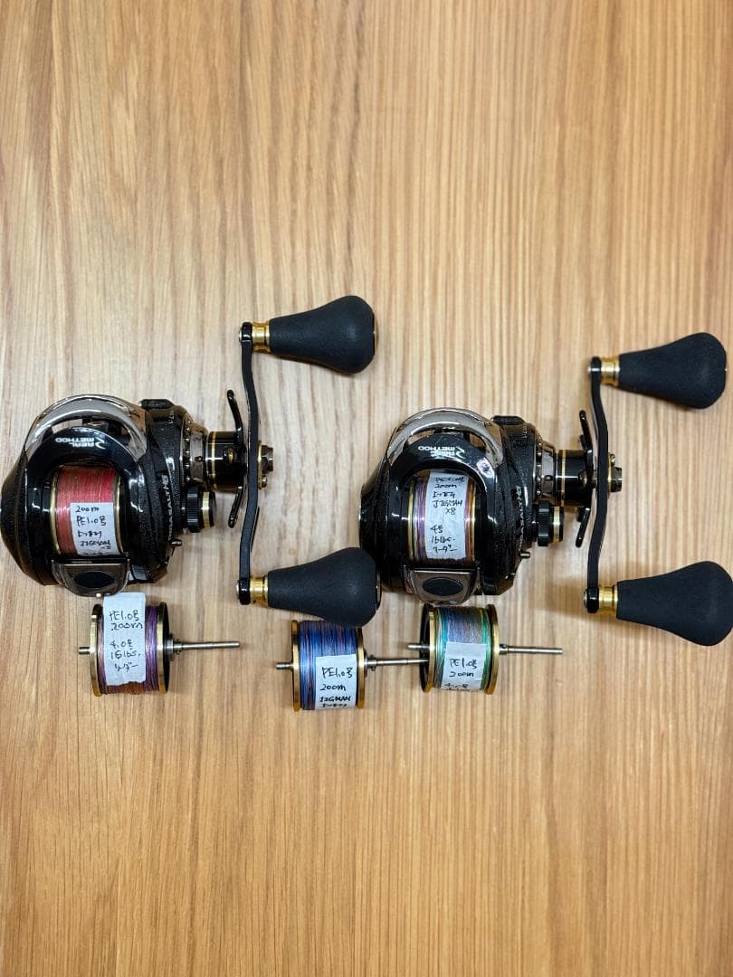 美品REAL METHOD ギガソルト HGベイトリール右巻き替スプール付