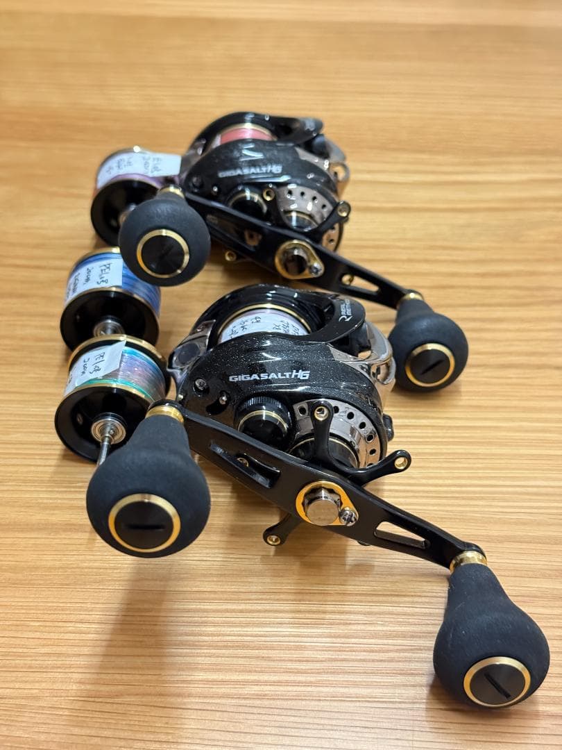 美品REAL METHOD ギガソルト HGベイトリール右巻き替スプール付