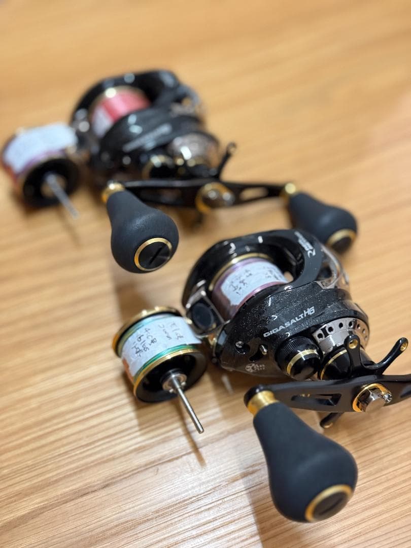 美品REAL METHOD ギガソルト HGベイトリール右巻き替スプール付