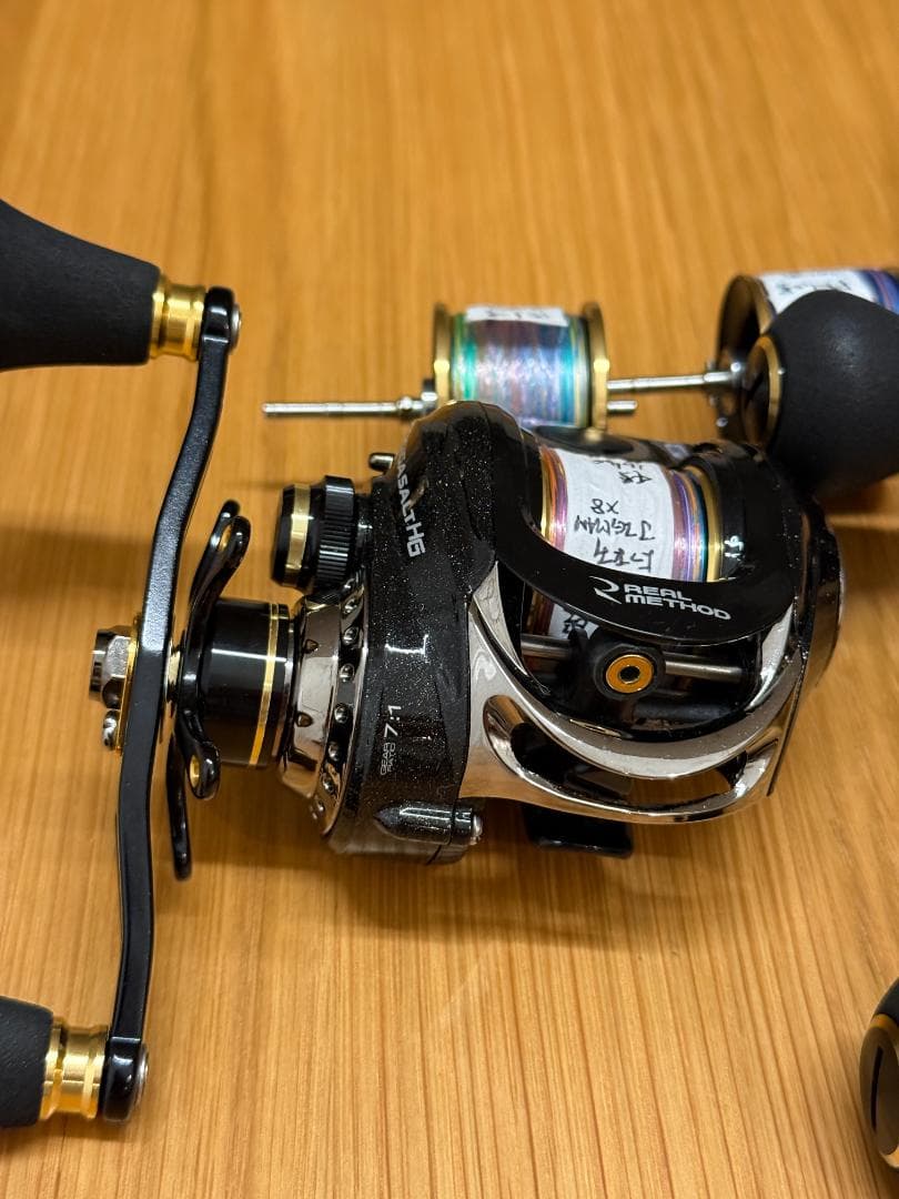 美品REAL METHOD ギガソルト HGベイトリール右巻き替スプール付