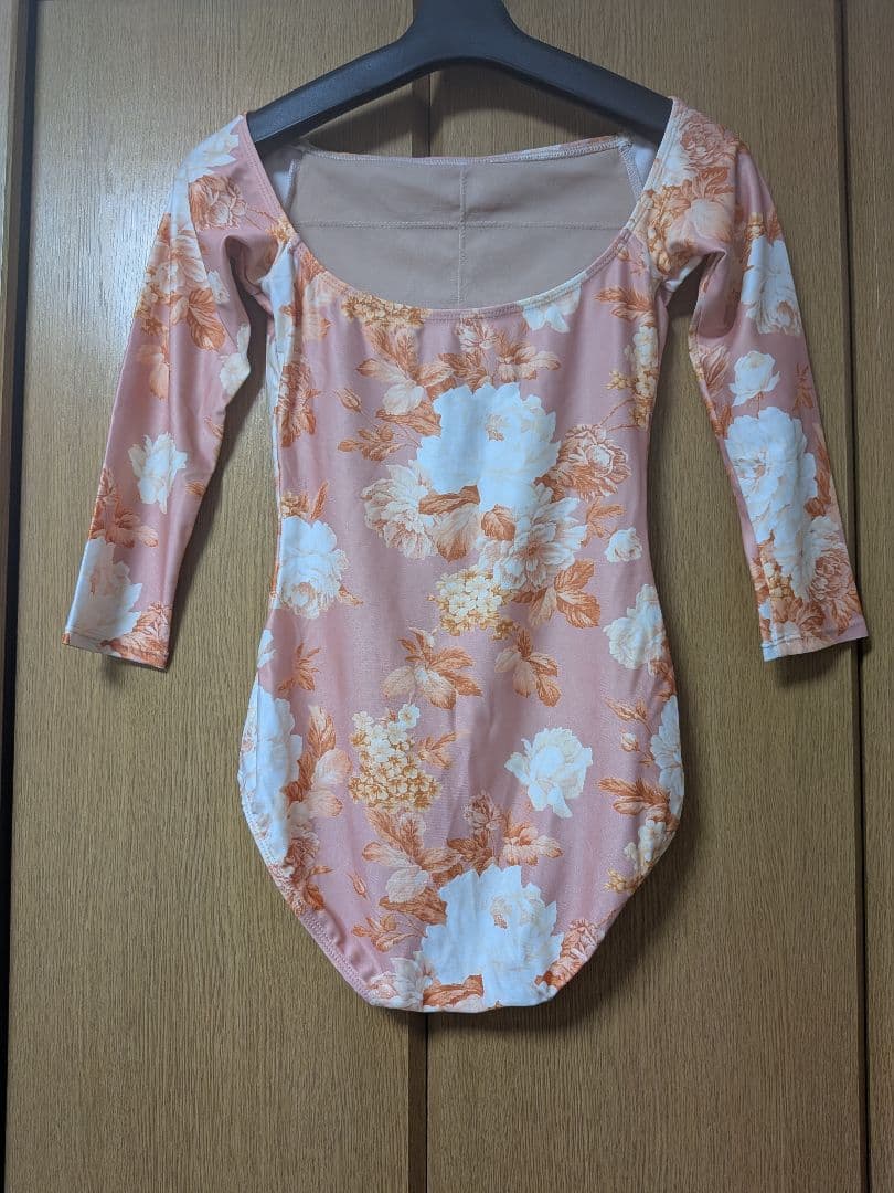 シルフィーヌ　オフショルダーレオタード　Mサイズ　新品、未使用