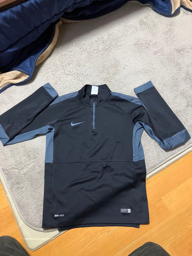 Nike DRI-FIT ハーフジップウェア 赤と黒