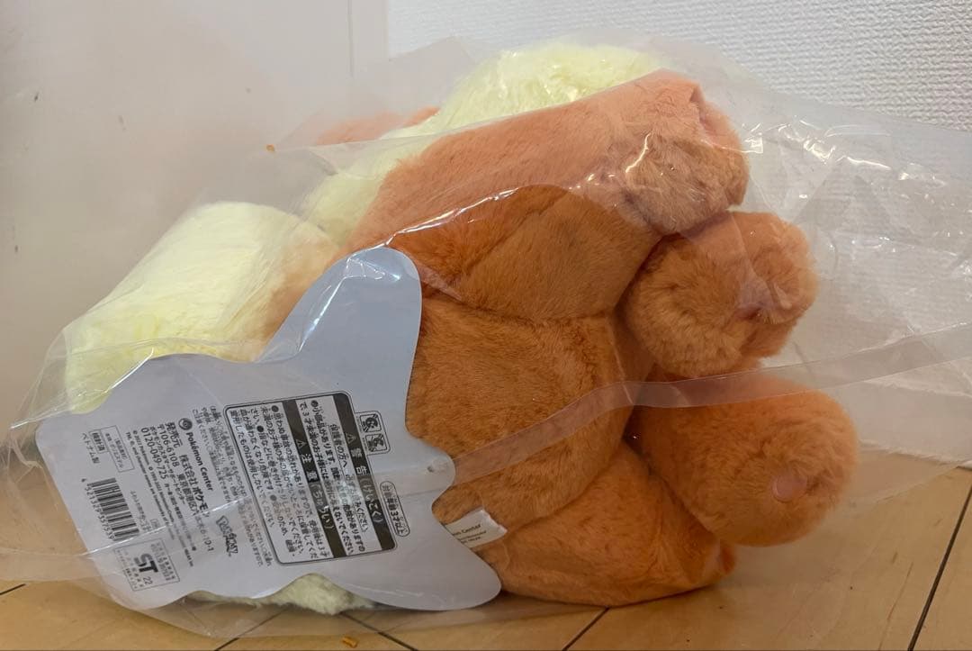 【新品タグ付き】ポケモンセンター　ふわふわ抱きぬいぐるみ　ブースター