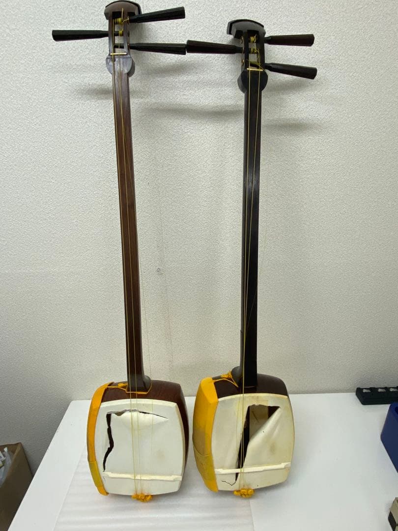 3-1957 三味線2本・収納木箱付き