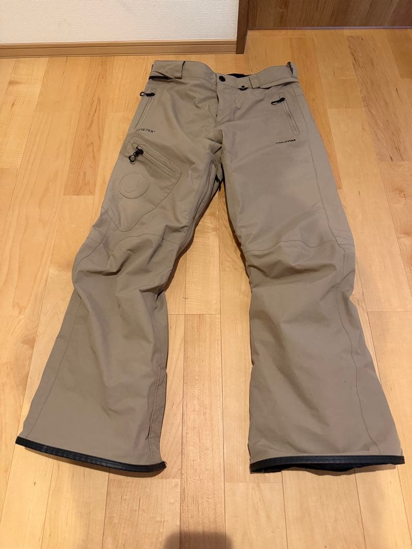 VOLCOM GORE-TEX ベージュスノーボードパンツ　Sサイズ