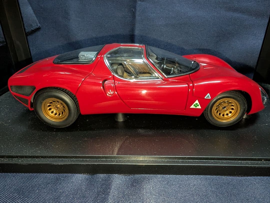 オートアート1/18 Alfa Romeo 33 Stradale