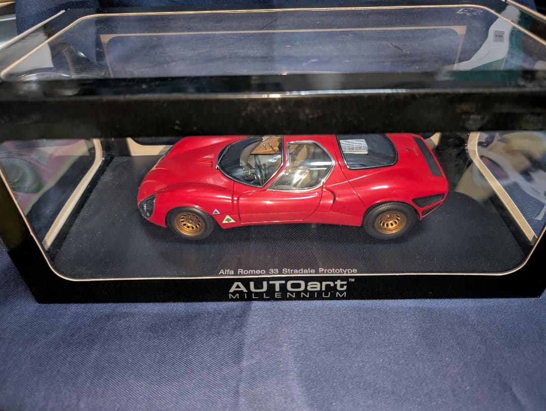 オートアート1/18 Alfa Romeo 33 Stradale