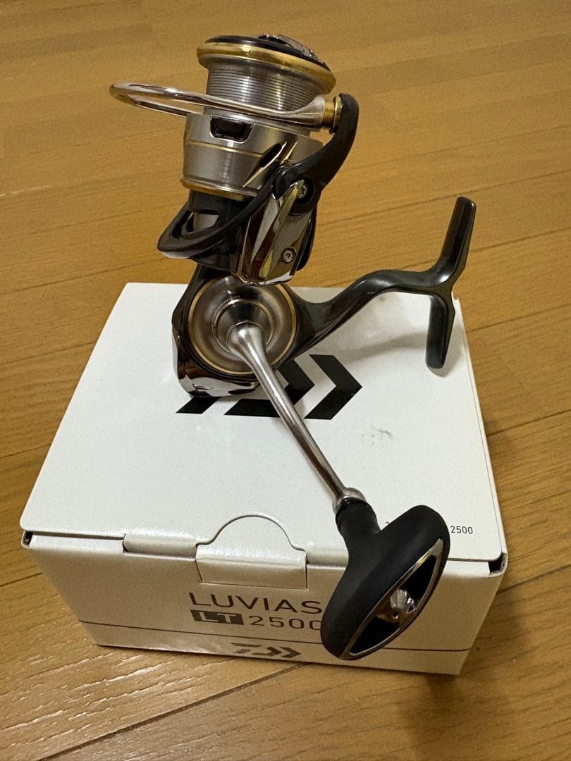 リール 20LUVIAS LT2500