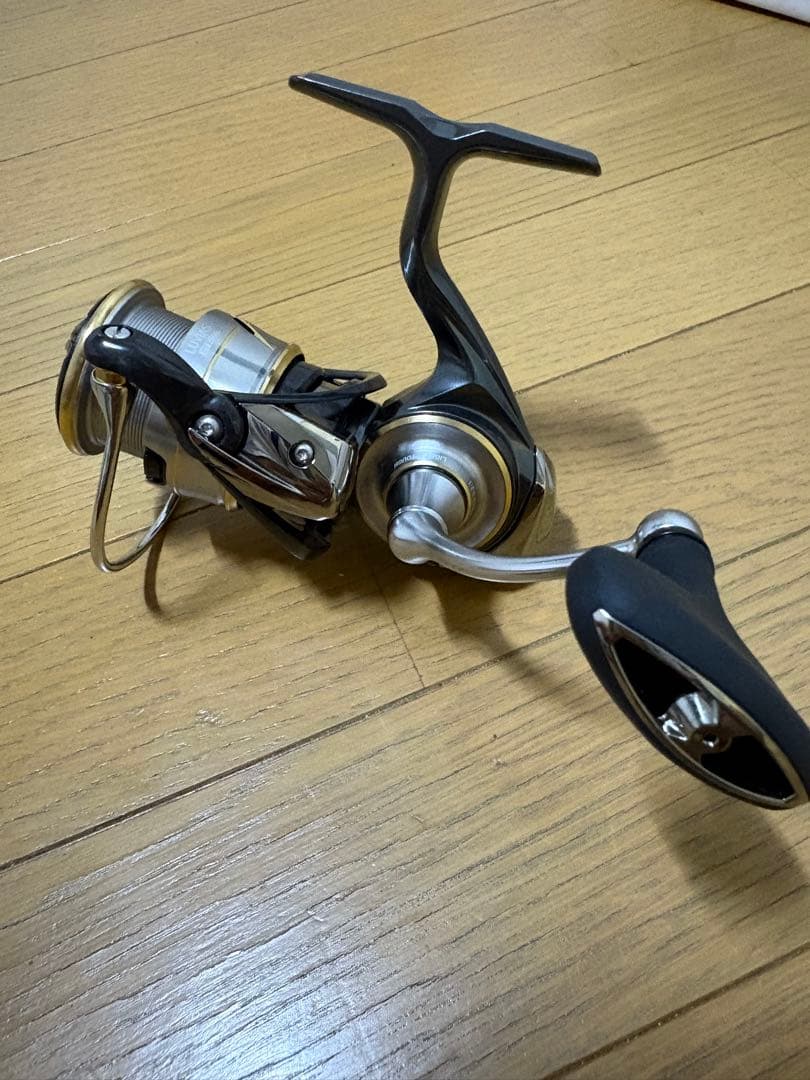 リール 20LUVIAS LT2500