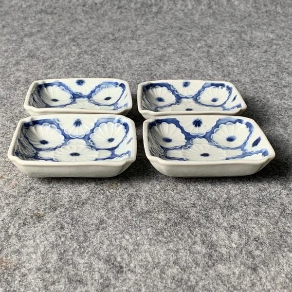 染付陽刻菊文手塩皿4枚[B34451]