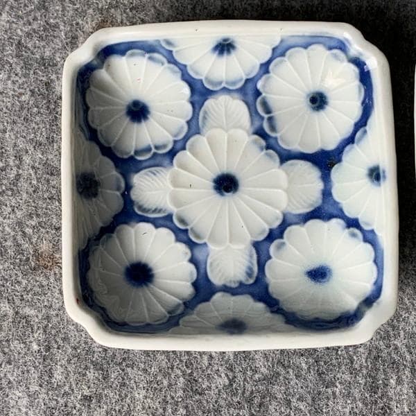 染付陽刻菊文手塩皿4枚[B34451]
