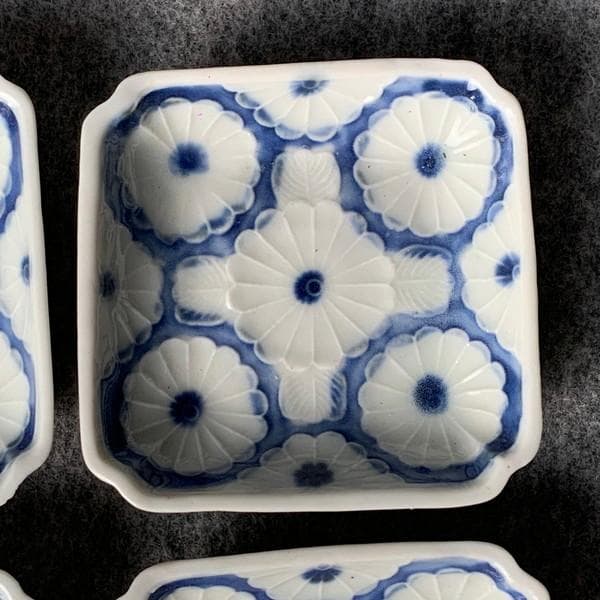 染付陽刻菊文手塩皿4枚[B34451]