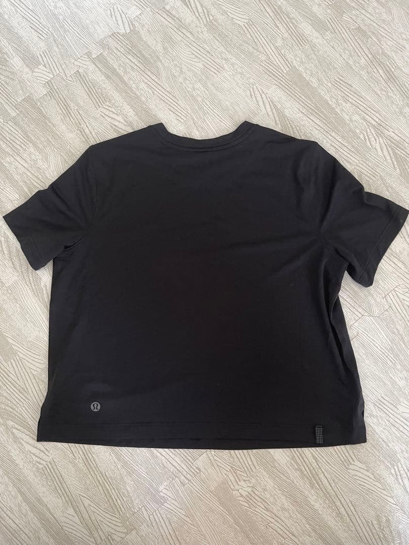 超軽量ウエスト丈Tシャツ　ルルレモン