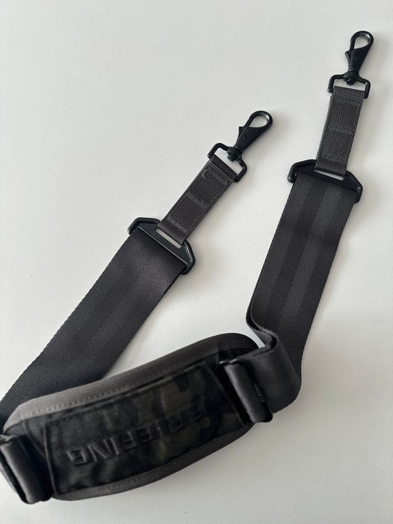 【極美品】BRIEFING ブラックカモ柄　ヘッドカバー&ショルダーベルト