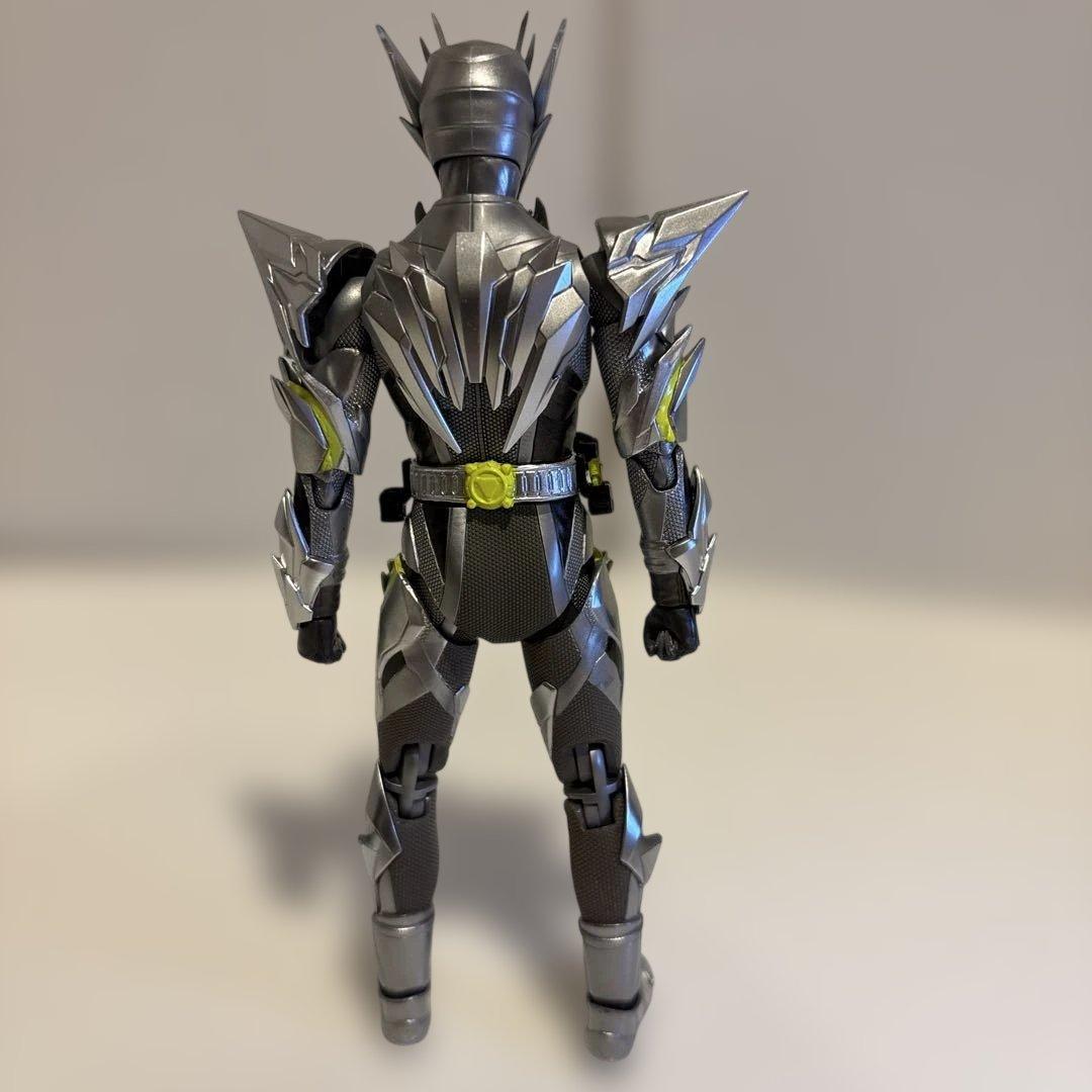 S.H.Figuarts 仮面ライダーゼロワン　メタルクラスタホッパー