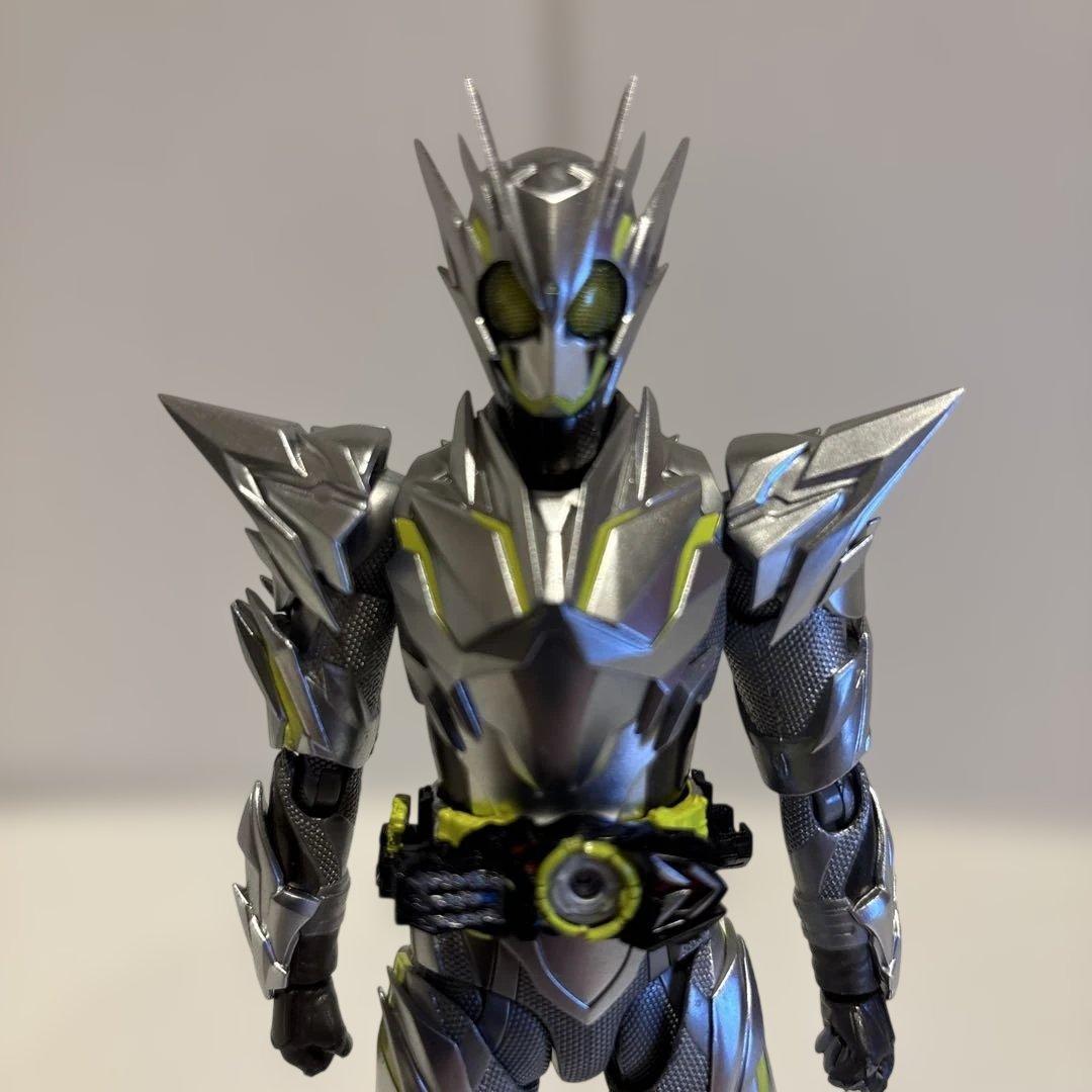 S.H.Figuarts 仮面ライダーゼロワン　メタルクラスタホッパー