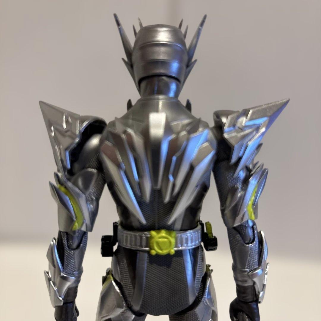 S.H.Figuarts 仮面ライダーゼロワン　メタルクラスタホッパー