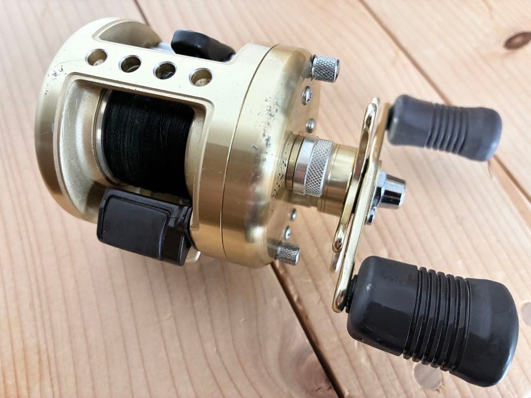 SHIMANO CALCUTTA 100XT (右)ベイトリール