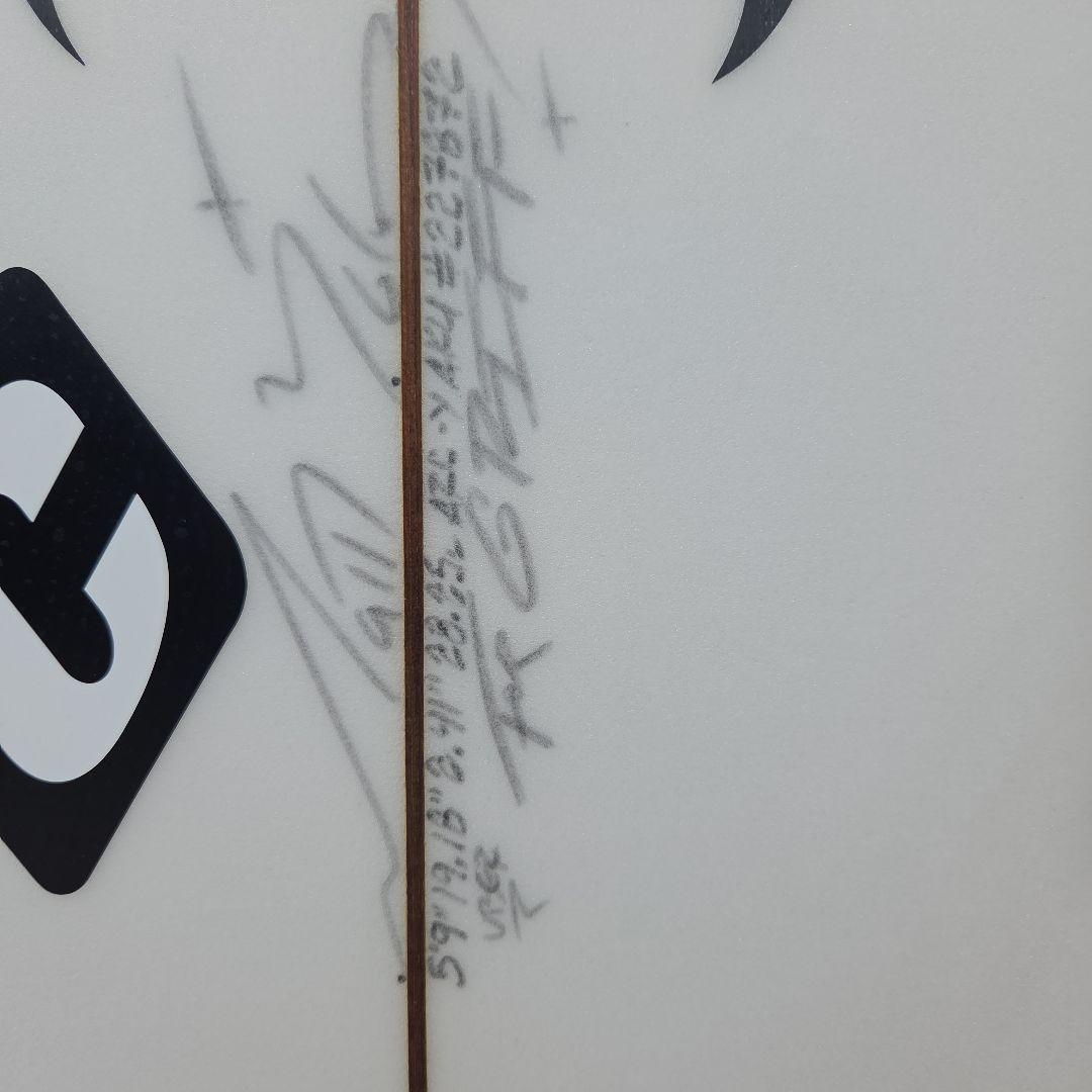 グリフィン本人使用28Llost surfboards mayhem