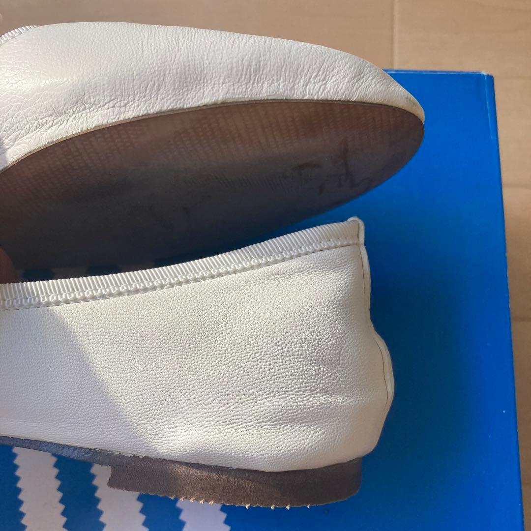 バレーシューズ