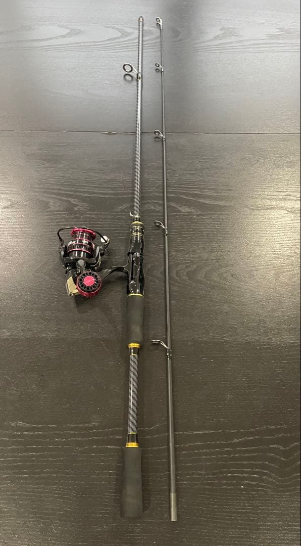 ルアー釣りデビュー2ピーススピニングロッド（180cm)3000番リールライン付